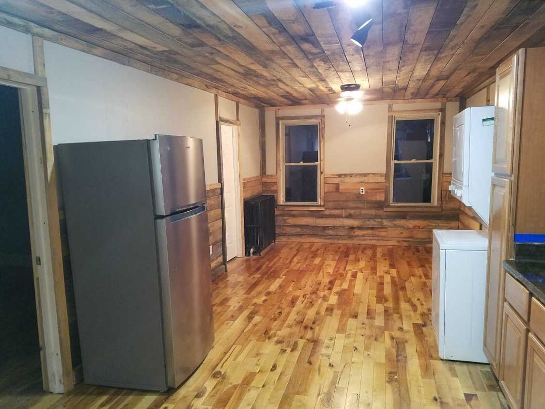 Kitchen/Dining/Living - 37 Greenman Ave