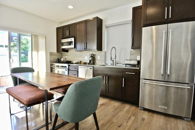 Building Photo - Modern, Stand Alone Home in the heart of Ballard!