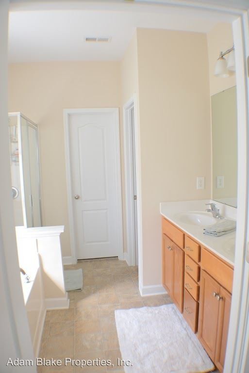 Building Photo - 3 br, 2.5 bath House - 2424 Early Flight
