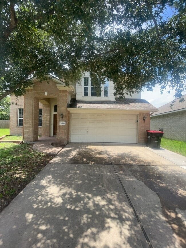 Building Photo - 20911 Southvine Ct