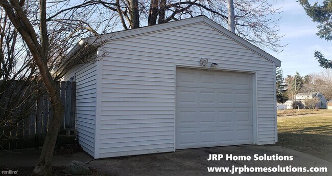 Building Photo - 3 br, 1.5 bath House - 898 Bryant Ave