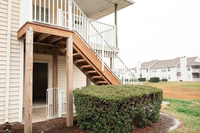 Building Photo - 613 Pylon Ct