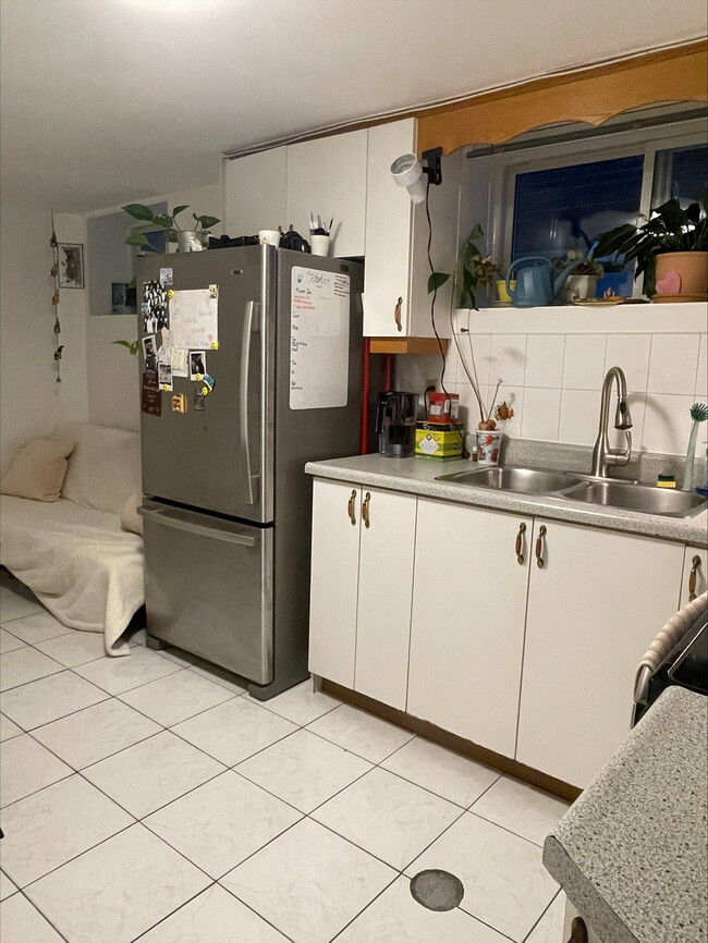 Building Photo - Ossington-Harbord and College