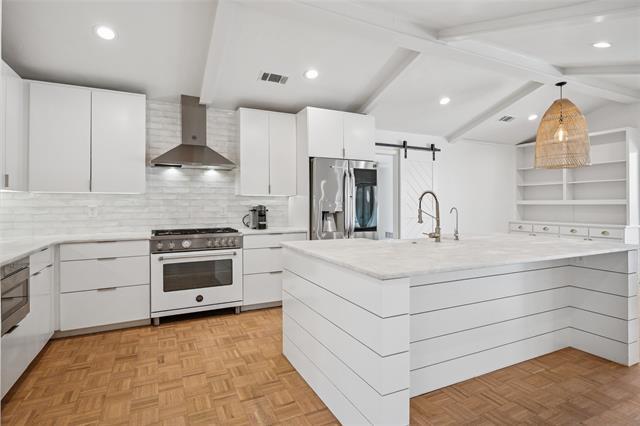 Foto del edificio - 7605 Queens Garden Dr