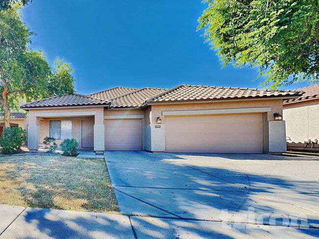 Foto del edificio - 12825 W Weldon Ave