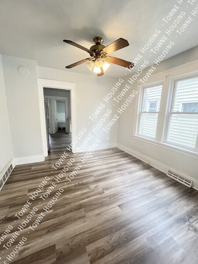 Building Photo - 2099 Niagara St