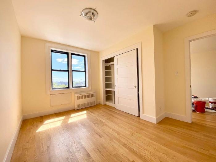 Foto principal - 2 bedroom in Bronx NY 10463