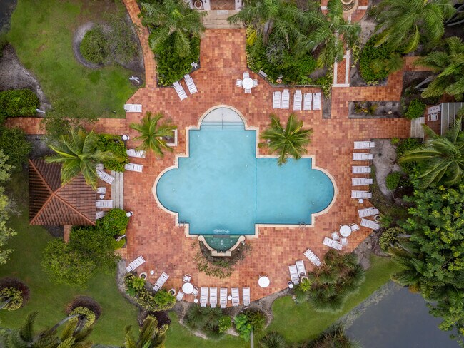 Foto del edificio - 2061 Renaissance Blvd