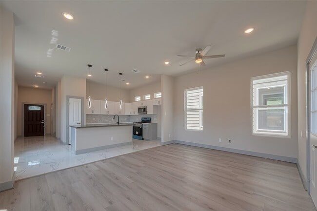 Building Photo - 2414 Sam Wilson St