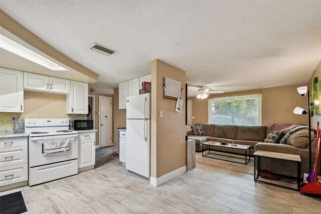 Foto del edificio - 9715 Gray Fox Ln