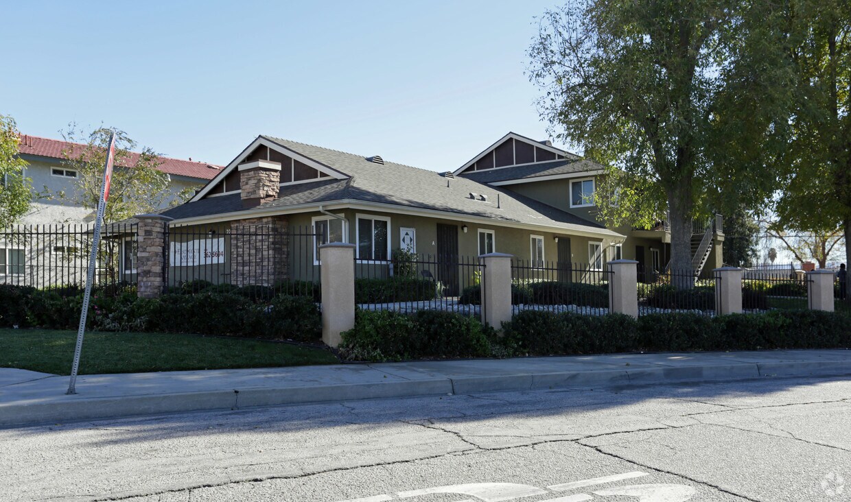 Foto principal - Eastpointe Village