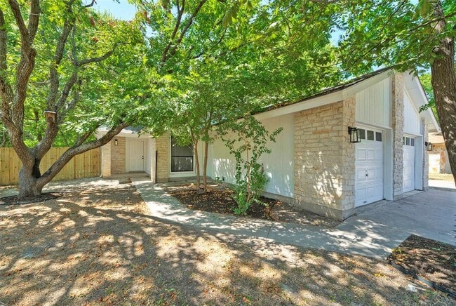 Building Photo - 12810 Tomanet Trail
