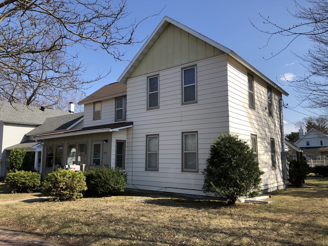 721 Mansfield St, Chippewa Falls, WI 54729 Apartments 721 Mansfield