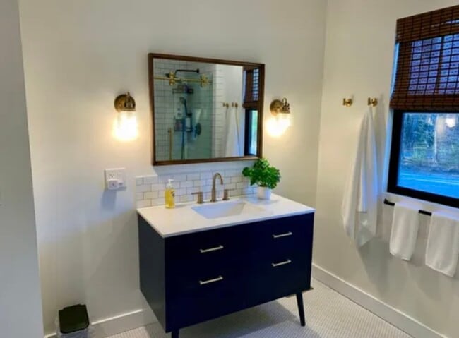 Building Photo - 249 New Hampshire Rte 103