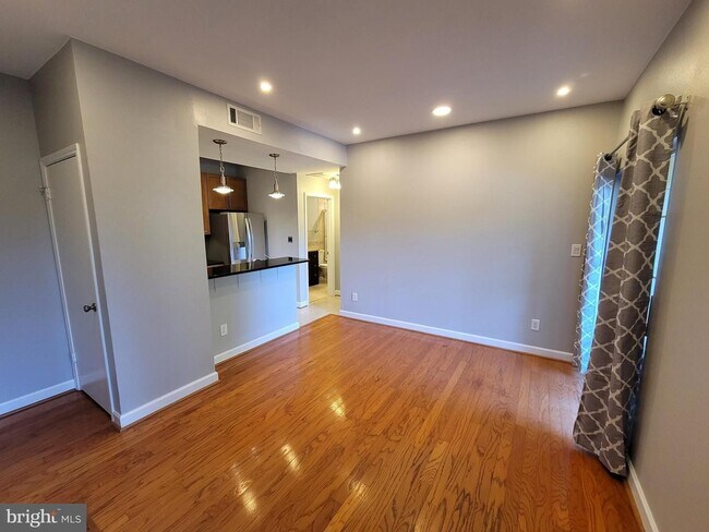 Foto del edificio - Charming 1BR/1BA Condo in Sought-After Penderbrook Square