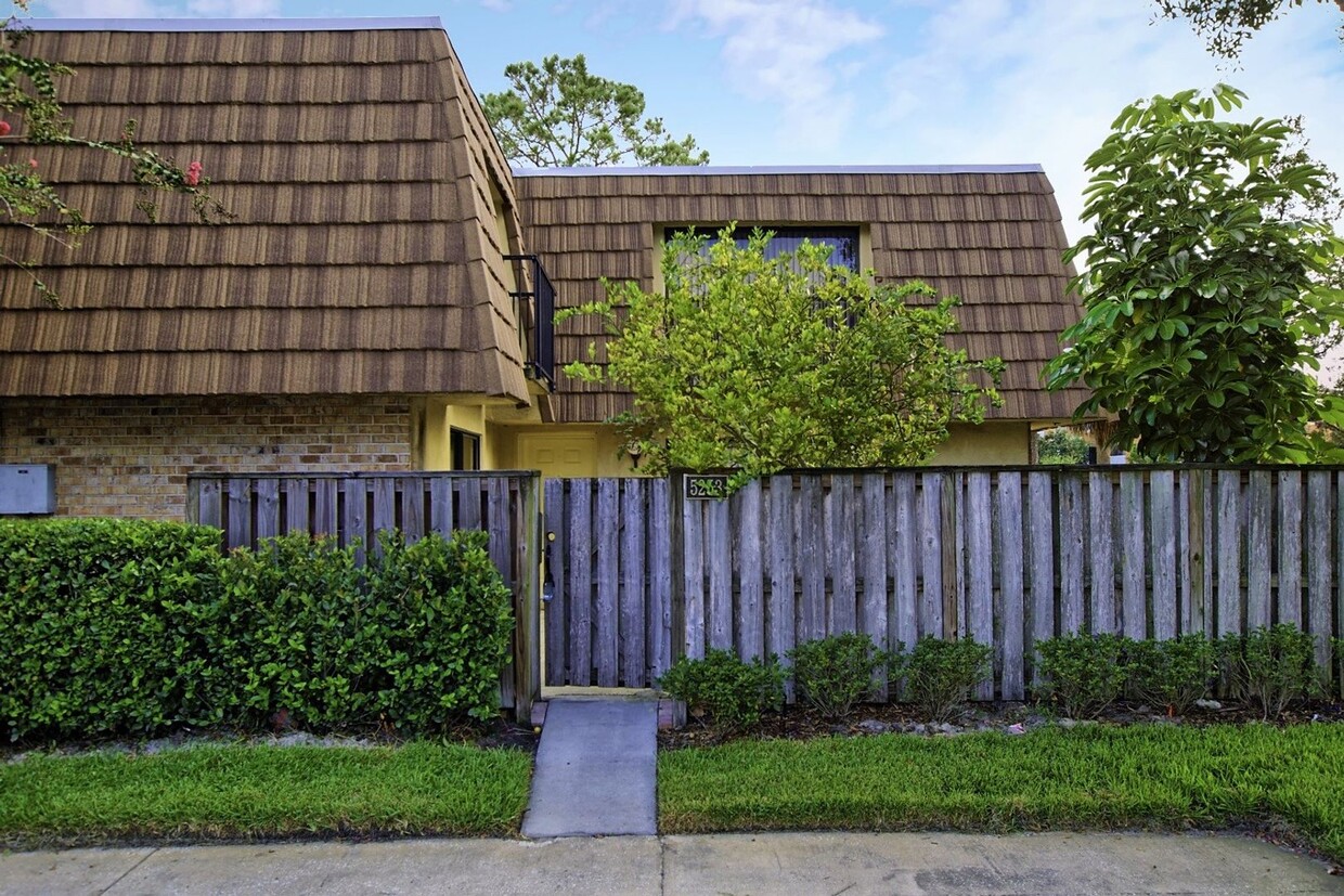 Primary Photo - Middlebrook Pines Townhome