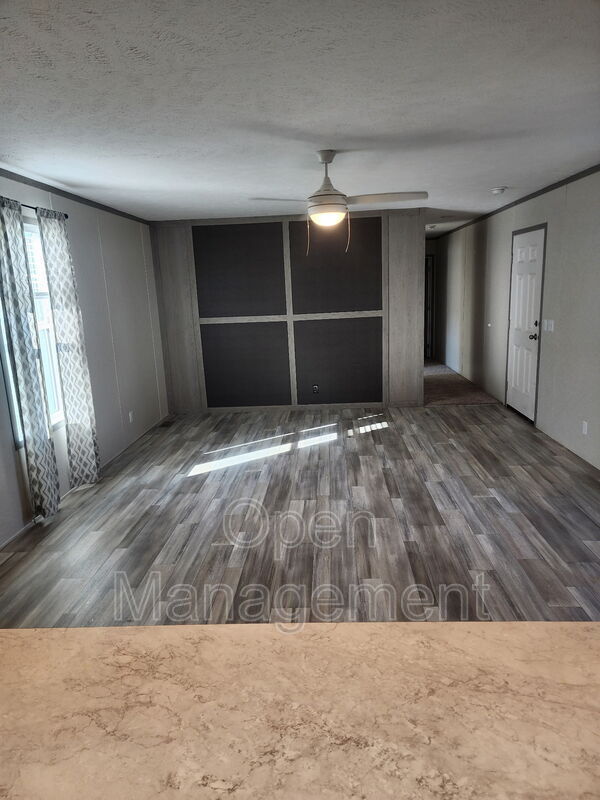 Foto del edificio - 511 E 1st St