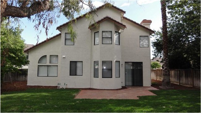 Foto del edificio - 140 Edgewood Ct