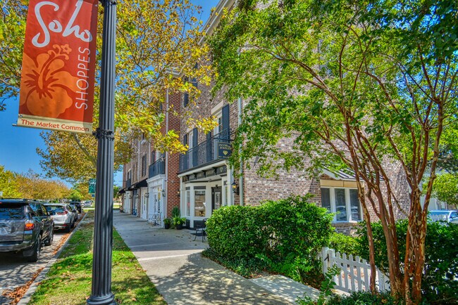 Exterior - 981 Hackler St