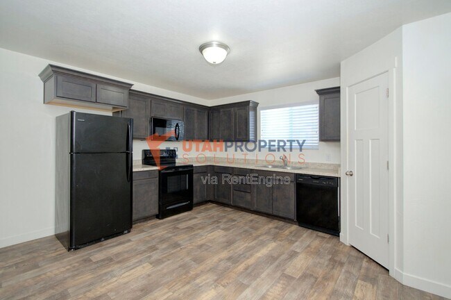 Foto del edificio - 8172 Broken Spoke Ln