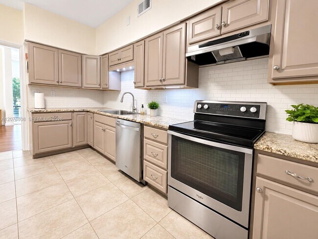 Foto del edificio - 9400 E Bay Harbor Dr