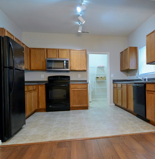 Foto del edificio - 8930 Chalkstone Rd