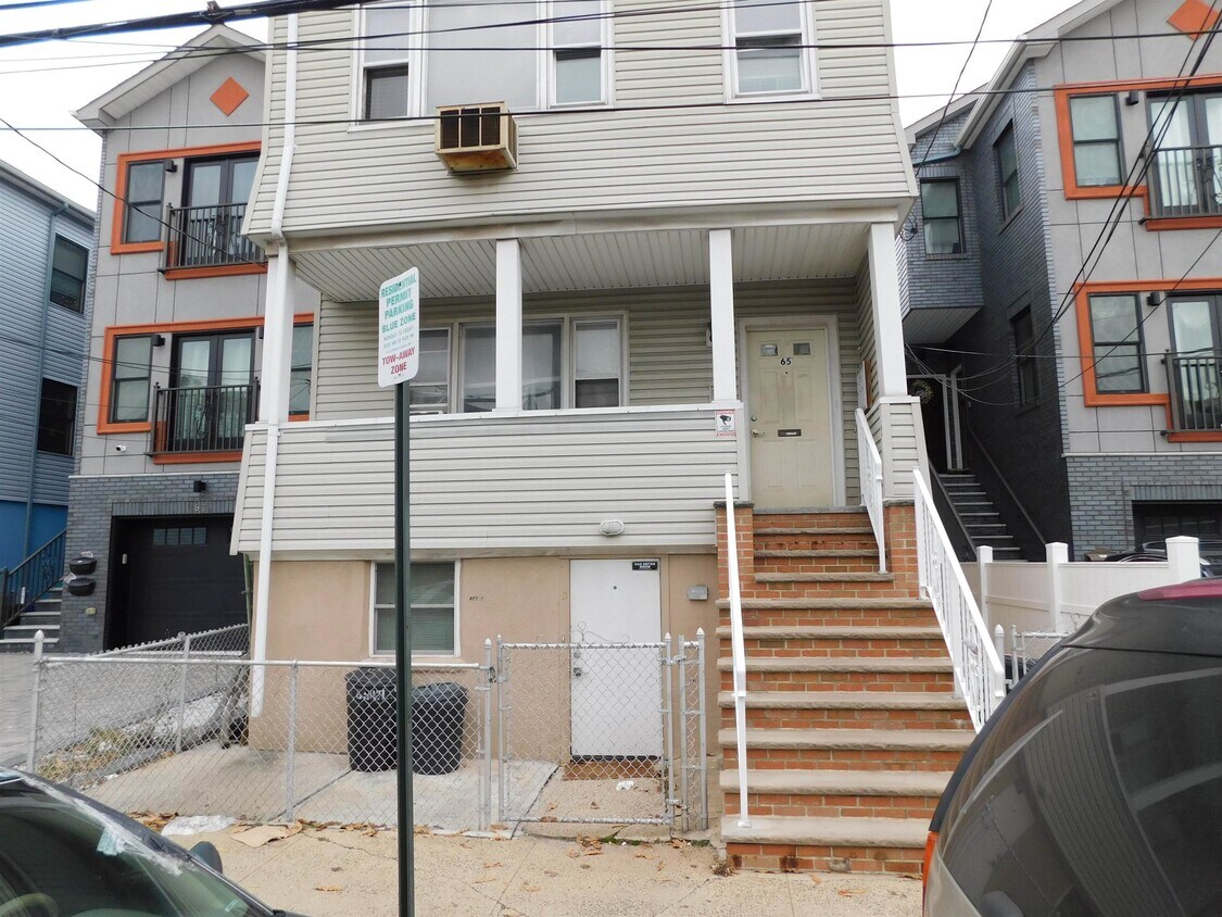 65 W 19th St, Bayonne, NJ 07002 House Rental in Bayonne, NJ