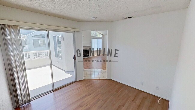 Building Photo - Charming 1Bd Upstairs Condo w/ Den & Garage