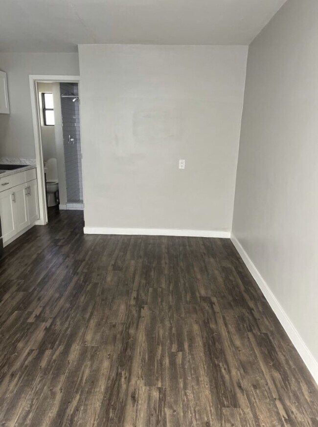 Building Photo - Upgraded Studio Apartment in Downtown Phoenix