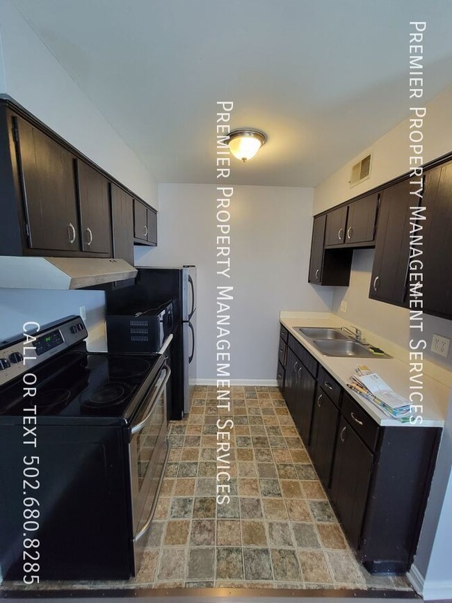 Building Photo - The Perfect Two Bedroom 2nd Floor Apartment!