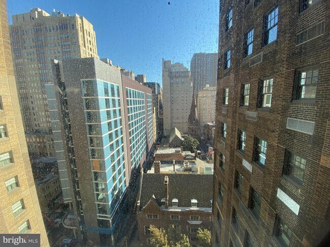 Building Photo - 1701 Locust St