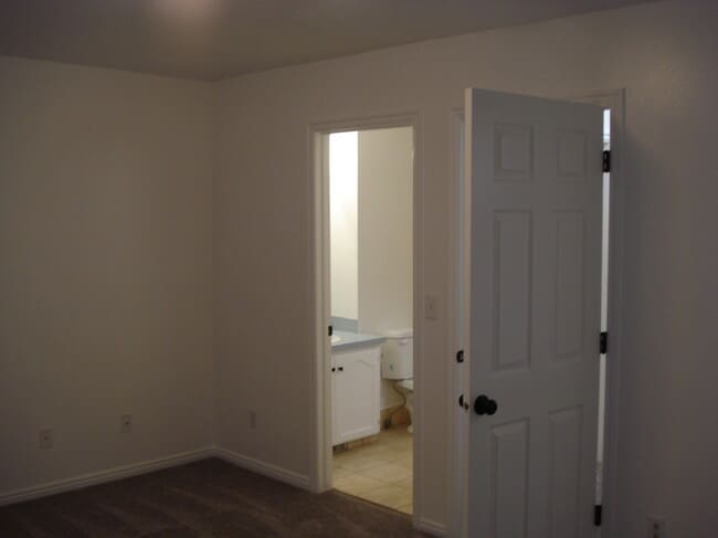 Building Photo - 60 E 200 N
