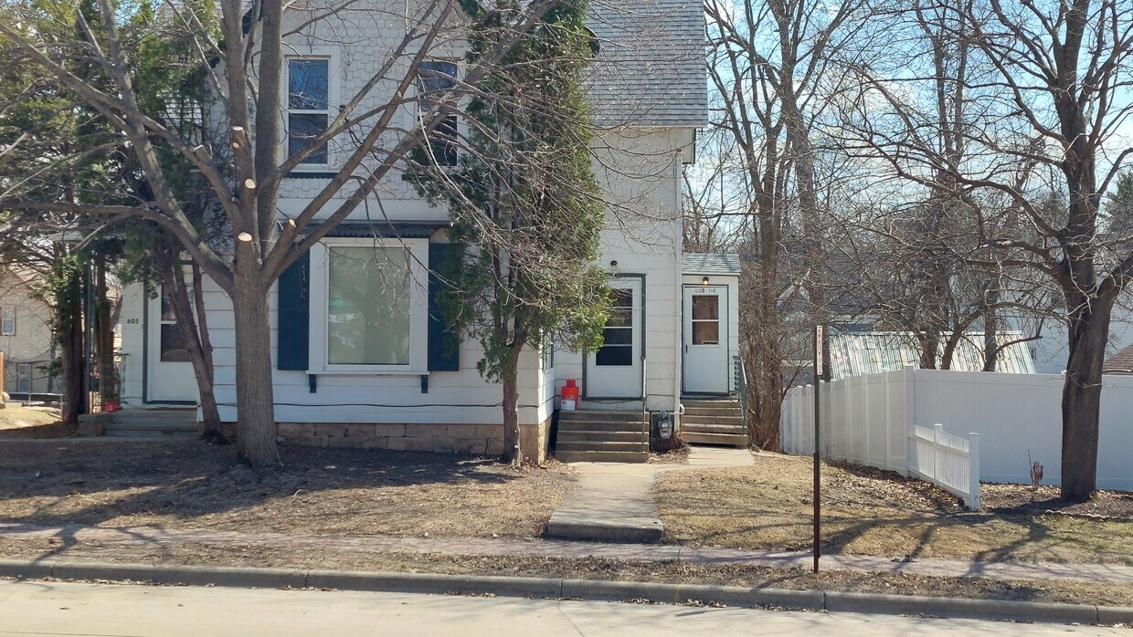 Treed Lot - 605 W Fountain St
