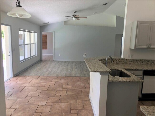 Foto del edificio - 541 NW Salina Terrace