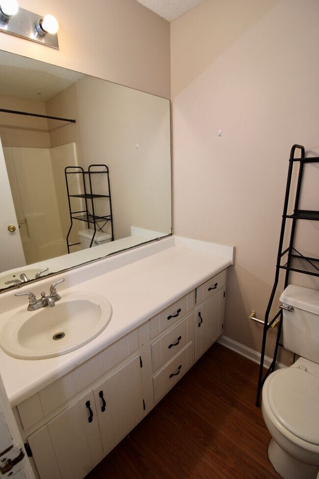 Foto del edificio - 3BR/2.5BA Two Story Available Now!