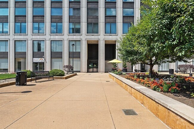 Foto del edificio - 320 Fort Duquesne Blvd