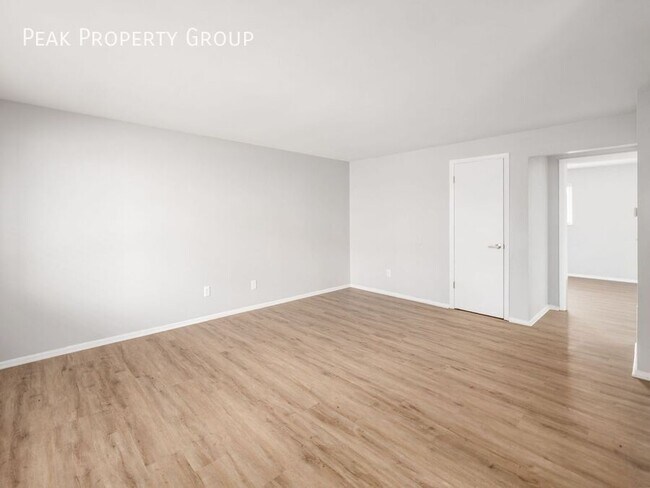 Foto del edificio - 593 Riverview Dr