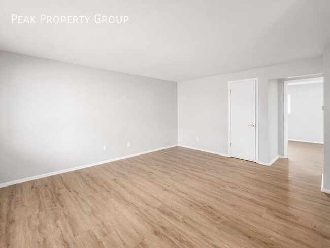 Building Photo - 593 Riverview Dr