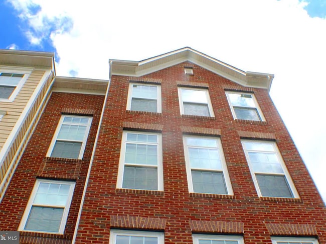 Building Photo - 43481 Town Gate Sq