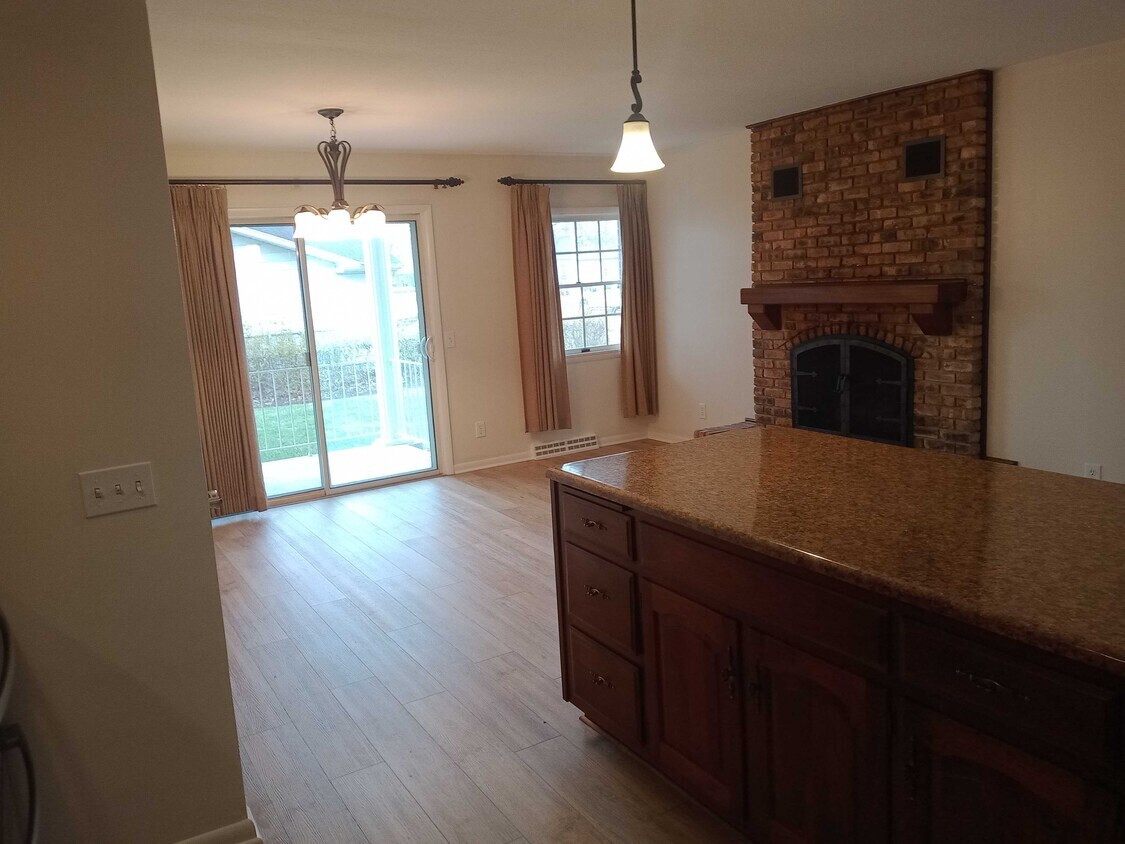 Primary Photo - 515 N Whitley St
