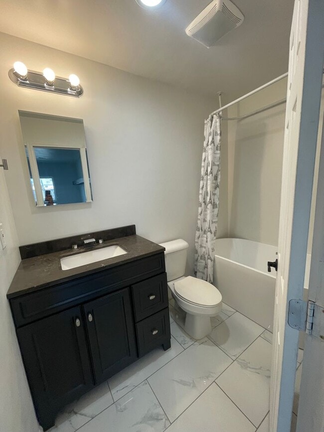 Foto del edificio - 2 bedroom 2 full bathrooms - Centrally loc...