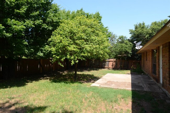 Building Photo - 1804 Dixie Ln