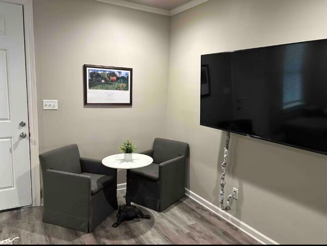 Foto del edificio - 305 W Second St