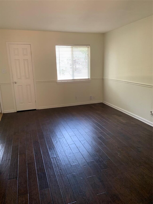 Building Photo - 8811 Dawnridge Cir
