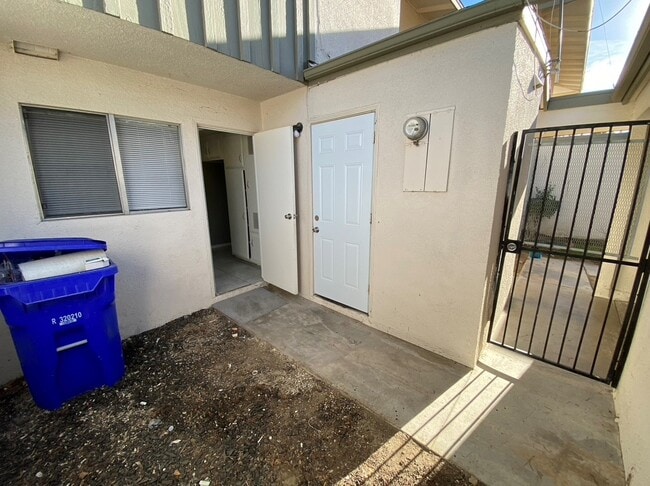 Building Photo - 14235 Canterbury Dr