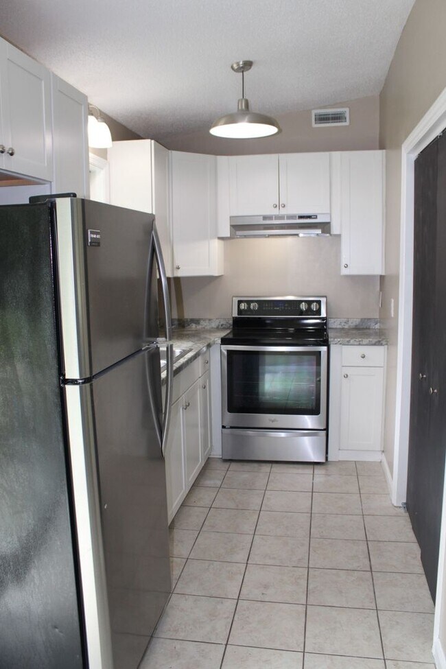 Building Photo - 101 Palmetta Dr