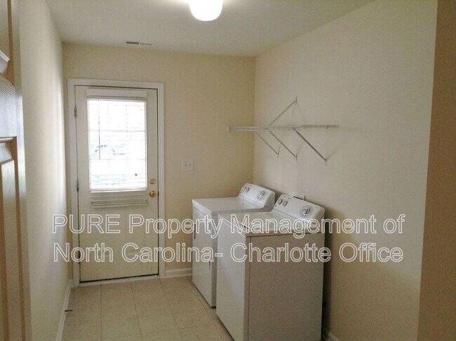 Foto del edificio - 977 Tiger Ln