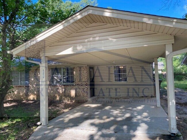 Foto del edificio - 8307 East Woodview