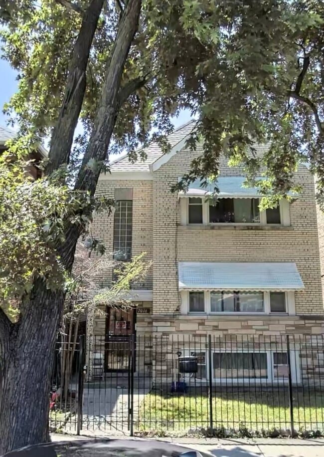 Building Photo - 7016 S Artesian Ave