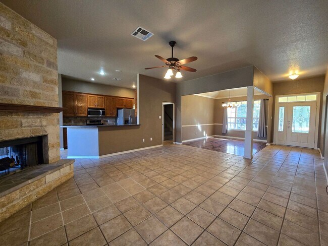 Foto del edificio - AVAILABLE NOW - BEAUTIFUL COUNTRY SIDE HOME!